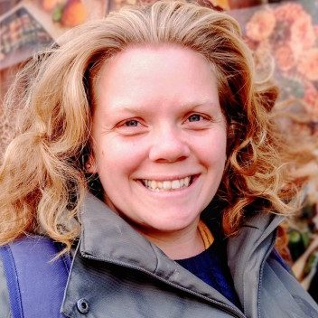 Zoe Warne